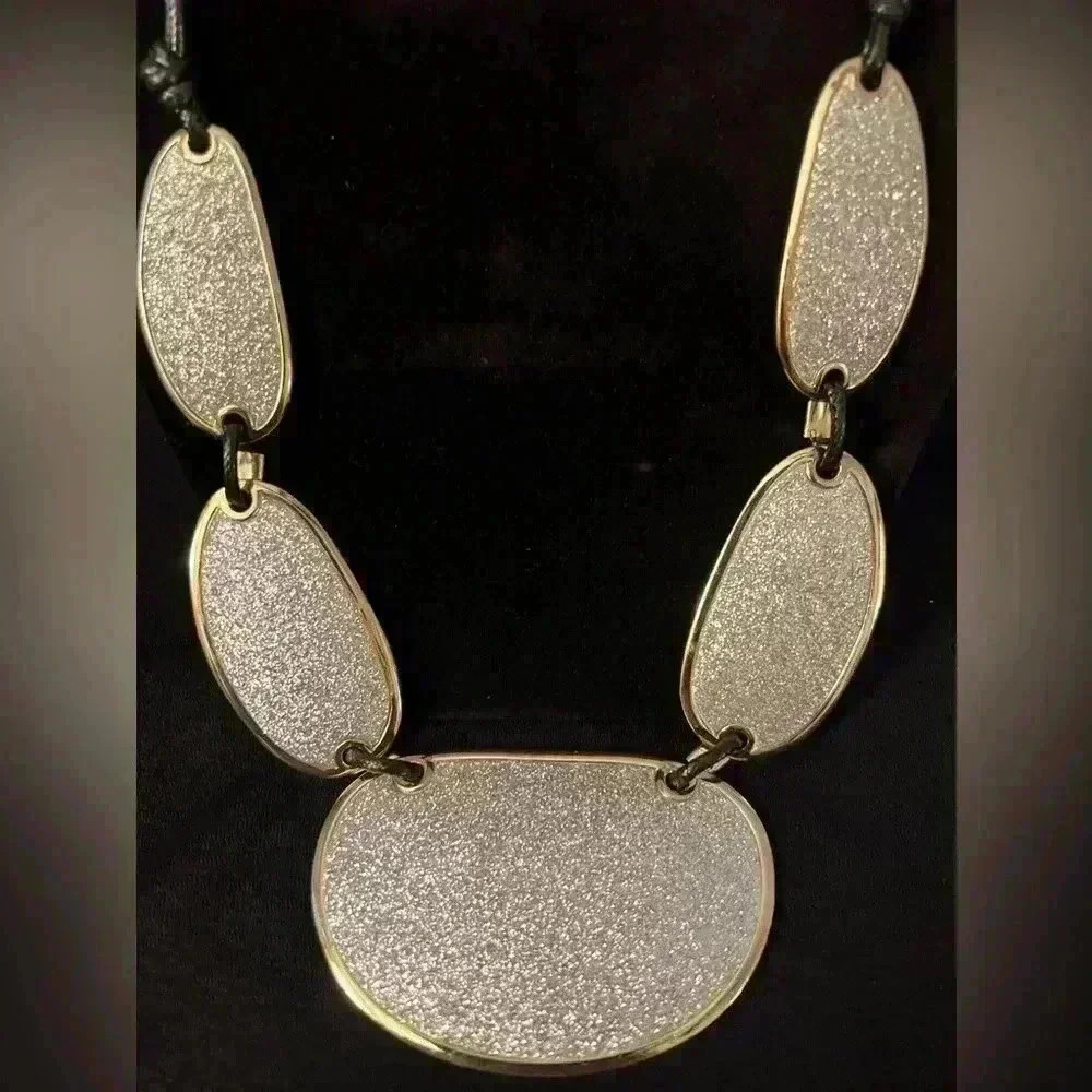 🛑3 for$25 deal. Silver Glittered Necklace